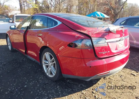 2015 Tesla Model S 60/70/85 из США, поврежденный, VIN 5YJSA1H18FFP69395